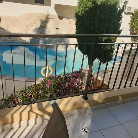 Amazing Modern 2 Bedroom Flat In Larnaca Apartamento