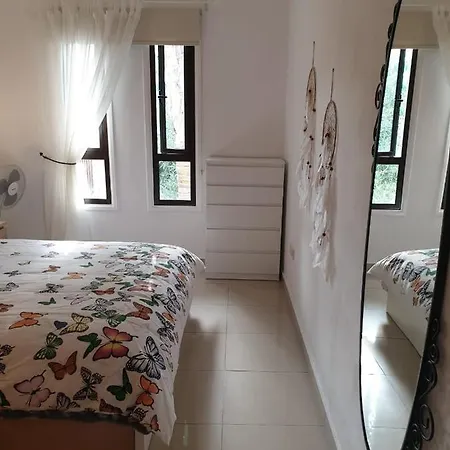 Amazing Modern 2 Bedroom Flat In Larnaca Βορόκλινη