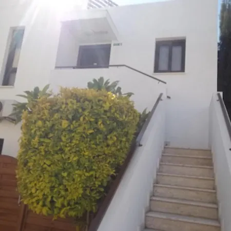 Amazing Modern 2 Bedroom Flat In Larnaca Διαμέρισμα *